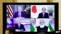 资料照片: 美国总统拜登、日本首相菅义伟、澳大利亚总理莫里森和印度总理莫迪通过视频举行虚拟形式的四方安全对话峰会。(2021年3月12日)