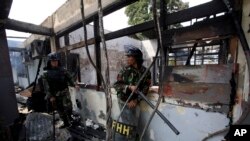 印尼军人在一次镇压监狱暴乱行动中(2013年7月12日)