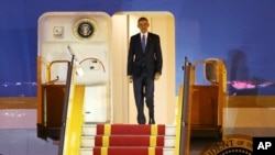 奥巴马总统抵达越南河内。