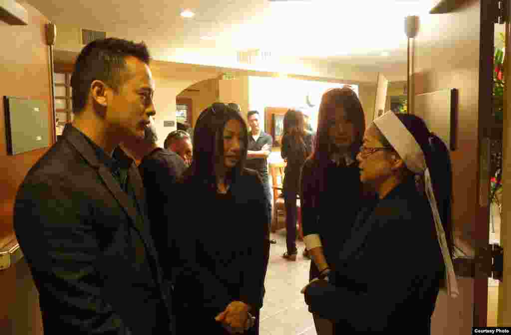 Nhiều người quí mến đã đến viếng ông và chia buồn cùng tang quyến.