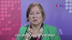 Đương kim Giám đốc Đài Tiếng nói Hoa Kỳ Amanda Bennett Đương kim Giám đốc Đài Tiếng nói Hoa Kỳ Amanda Bennett