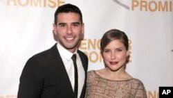 Người sáng lập 'Bút chì của Hứa Hẹn' Adam Braun và nữ diễn viên Sophia Bush tại dạ hội hàng năm của tổ chức này tại New York.