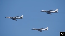 中国空军2015年9月展示轰-6K(美联社)