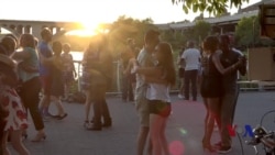走进美国:美国的“广场舞”什么样? 走进美国:美国的“广场舞”什么样?