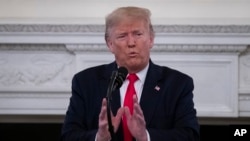 美国总统唐纳德·特朗普在白宫举行的州长的商务会议上发表讲话。(2020年2月10日)