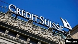 资料照片:在苏黎世的瑞士信贷集团(Credit Suisse)招牌
