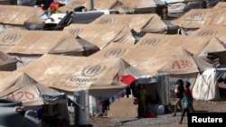 Đây sẽ là mùa đông chiến tranh thứ ba của người tị nạn, và triển vọng tìm được nơi cư ngụ thường xuyên của họ thật mong manh.