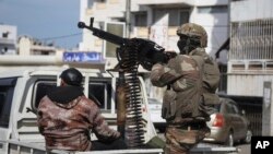 Bala bantuan pasukan keamanan Suriah dikerahkan di Latakia, Suriah, 7 Maret 2025. (Foto: AP)