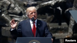 美国总统川普在华沙的克拉辛斯基广场发表他在欧洲的第一场公开重要讲话。(2017年7月6日)