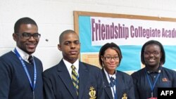 先修大学高中的学生,最左边是史蒂芬.尼尔二世