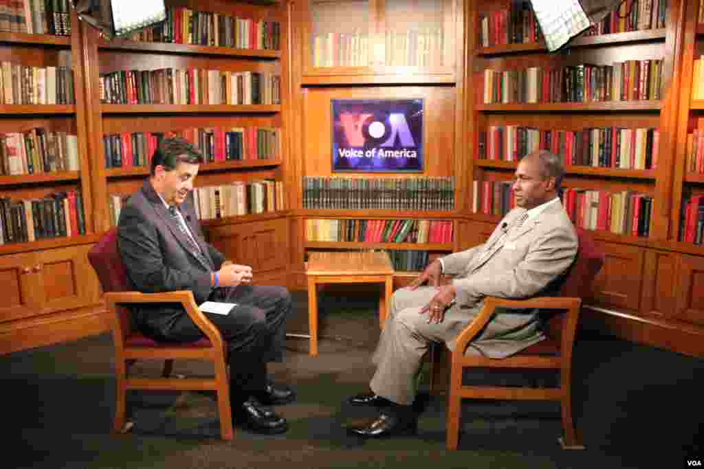 2014年8月,圣多美和普林西比总理加布里埃尔·科斯塔(Gabriel Costa)接受美国之音专访