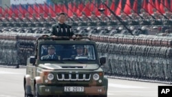 中国国家主席习近平在香港阅兵。(2017年6月30日)