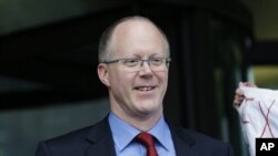 Ông George Entwistle nói từ chức là một hành động cần phải làm để duy trì danh dự