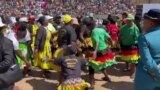Nhengo dzeChikwata cheMbuya Nehanda Chimurenga Choir Dzichitandadza Vanhu paKuradzikwa kweGamba reNyika VaTshinga Dube muHarare neChitatu.