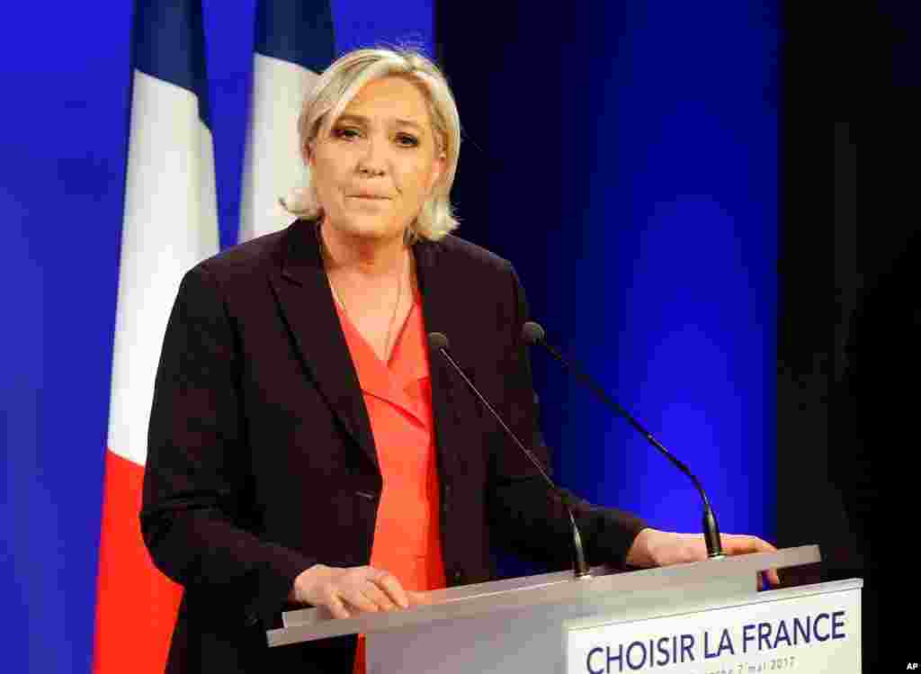 勒庞在败选演说里表示,法国人投票赞成连续性,她给马克龙打了电话,表达最好的祝愿。但是勒庞誓言要努力动员选民参加反对全球主义和自由派移民政策。这种政策让法国穆斯林越来越多。(2017年5月7日)