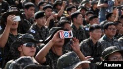 韩国军人2018年9月11日参加一个活动(路透社)