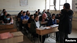 叙利亚卡米什利一所学校的学生在上课。(2024年12月16日)