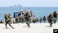 菲律宾与美国海军陆战队在菲律宾西北方向的南中国海举行为期两周的联合军演。(2018年5月9日)