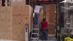 首都华盛顿已开始早投票 白宫旁商家封木板防暴力 首都华盛顿已开始早投票 白宫旁商家封木板防暴力