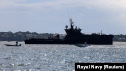 在葡萄牙举行的REPMUS 24演习中,英国皇家海军XV Patrick Blackett战舰正在参加无人水面舰艇演习。(2024年10月4日)