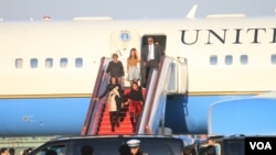 美国第一夫人米歇尔乘专机抵达北京,开始对中国进行为期一周的访问(美国之音东方拍摄)