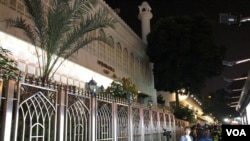 九龙清真寺周日晚间情形 (2019年10月20日) 美国之音图片/黄耀毅视频截屏