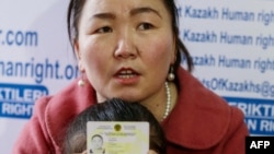 资料照:哈萨克族女子古尔孜拉·阿瓦尔汗2019年1月21日接受法新社采访。