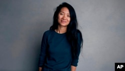 资料照:拍摄《无依之地》的华裔导演赵婷(2018年1月22日)