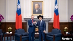 美国国会众议院外交委员会主席、共和党籍的麦克·麦考尔(Michael McCaul)率团访台,2024年5月27日与台湾新任总统赖清德会谈。(台湾总统府照片)