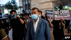 资料照:香港壹传媒创始人黎智英抵达西九龙警局。(2020年10月15日)