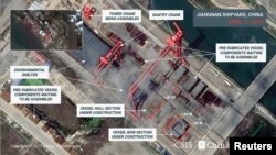 美国“战略与国际研究中心”CSIS提供给路透社2019年4月17日的卫星照片显示,过去6个月上海江南造船厂建造的一艘看起来是中国第三艘航母的大型船舰进度可观。