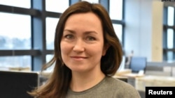 资料照片:被俄罗斯拘留的自由欧洲电台/自由电台编辑阿尔苏·库尔马舍娃 (Alsu Kurmasheva) 。(第三方通过路透社提供)