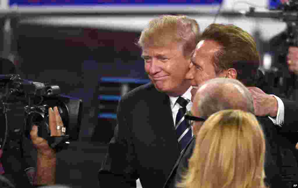 2015年9月16日,在共和党候选人辩论会之后,唐纳德·川普拥抱阿诺德·施瓦辛格。2017年3月3日,美国电视节目《名人学徒》(The Celebrity Apprentice)主持人施瓦辛格在谈到这个节目收视率低的原因时说,因为川普与这个节目有关,半数人抵制这个节目。施瓦辛格表示辞去主持职务。但川普发推说,·施瓦辛格不是自愿离开,而是由于收视率低被解雇的。施瓦辛格反击说:“你应该考虑雇用新的笑话写手和事实核查者。”