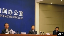 记者会现场,从左至右为朱维群、统战部副部长斯塔、西藏人大副主任尼玛次仁