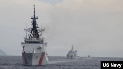 美国海岸警卫队巡逻舰“斯特拉顿”号(Stratton)5月20日与菲律宾海岸警卫队“梅尔乔拉·阿基诺号”(Melchora Aquino)巡逻舰一起参加联合海上军演。 (图片来源:美国海军)