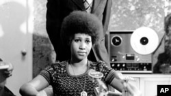 资料照片:艾瑞莎·弗兰克林参加一次记者会。(1973年3月26日)