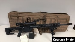 警方说孙文亮买的一支步枪和子弹(佛罗里达中部大学警察局图片)