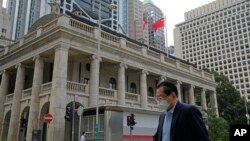 资料照:一名男子走过香港终审法院