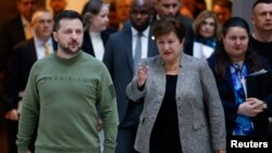 乌克兰总统泽连斯基在华盛顿的国际货币基金组织总部会晤国际货币基金组织总干事格奥尔基耶娃。(2023年12月11日)