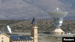 资料照片:在阿根廷拉斯拉哈斯看到的中国空间站的设施。(2019年1月22日)