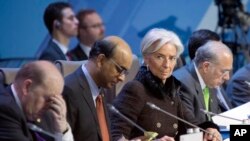Giám đốc IMF Christiane Lagarde (thứ hai từ bên phải) và lãnh đạo của các ngân hàng trung ương của nhóm G20 tại hội nghị ở Moskova, Nga, ngày 16/2/2013.