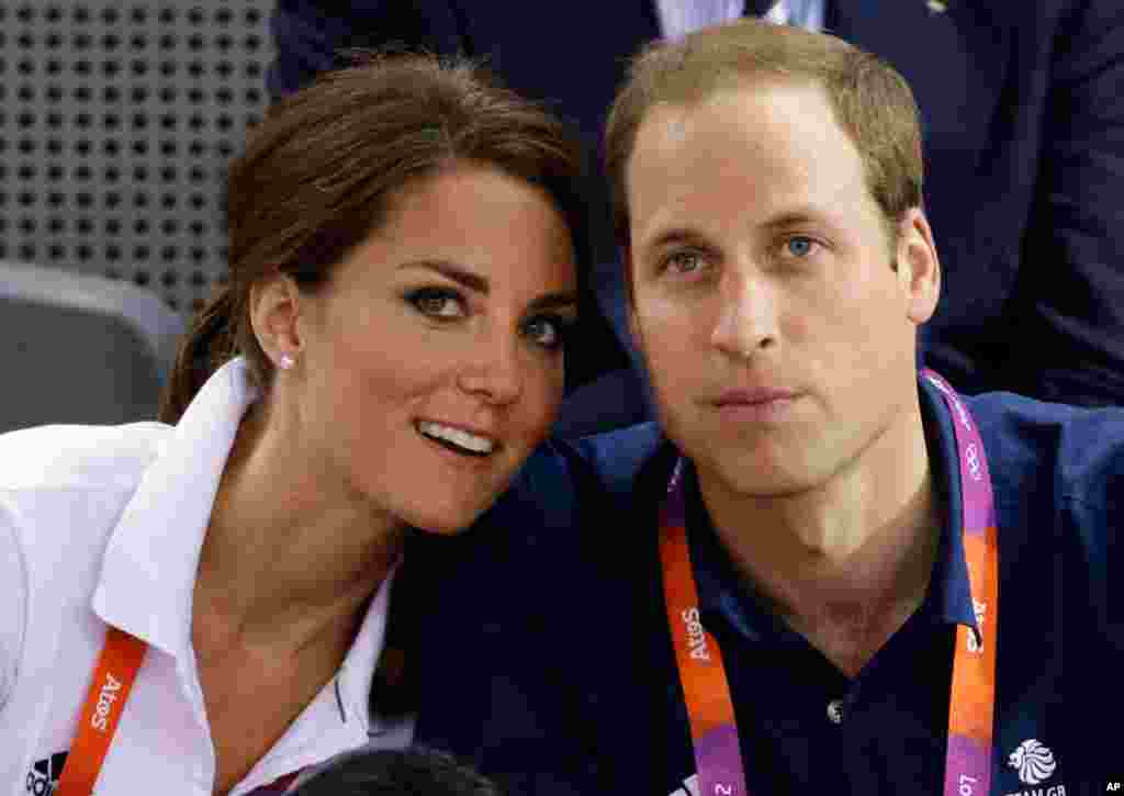 Hoàng tử Anh William và phu nhân Kate xem đua xe đạp tại trường đua