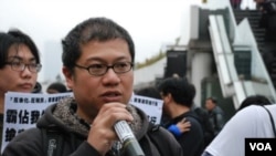 一位香港抗议者抗议以各种方式涌入香港日益增多的大陆人(美国之音汤惠芸)