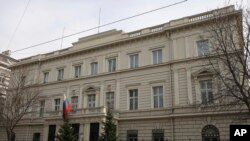 资料照片:2010年3月19日,俄罗斯驻奥地利维也纳大使馆照片。(美联社照片)
