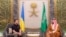Yarima Mohammed Bin Salman na Saudi Arabiya lokacin sadawarsu da shugaban kasar Ukraine Volodymyr Zelenskyy a Jeddah