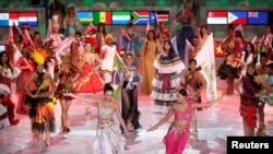 2018年12月8日,在海南三亚举行的第68届世界小姐全球总决赛中,选手起舞翩翩。