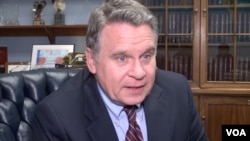 克里斯·史密斯众议员接受美国之音专访。(资料照)
