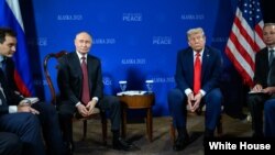 دونالد ترمپ، رئيس جمهور ایالات متحدهٔ امریکا، و ولادمیر پوتین، رئيس جمهور روسیه