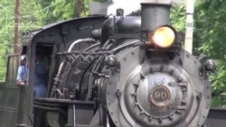 英语视频:老式蒸汽火车仍在宾州运行 英语视频:老式蒸汽火车仍在宾州运行