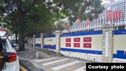 深圳日本人学校外。2024年9月18日,该校一名10岁日本男童在前往学校的途中被歹徒用刀袭击后身亡。(2024年9月20日,受访者A君提供)